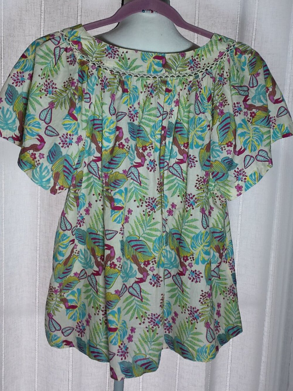 HAUTE HIPPIE NWOT Flutter Sleeve V-Neck Tan w/Green Floral Design Blouse M - Picture 2 of 7